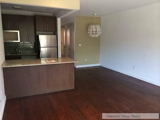 1st image of 211 27th Ave #2R