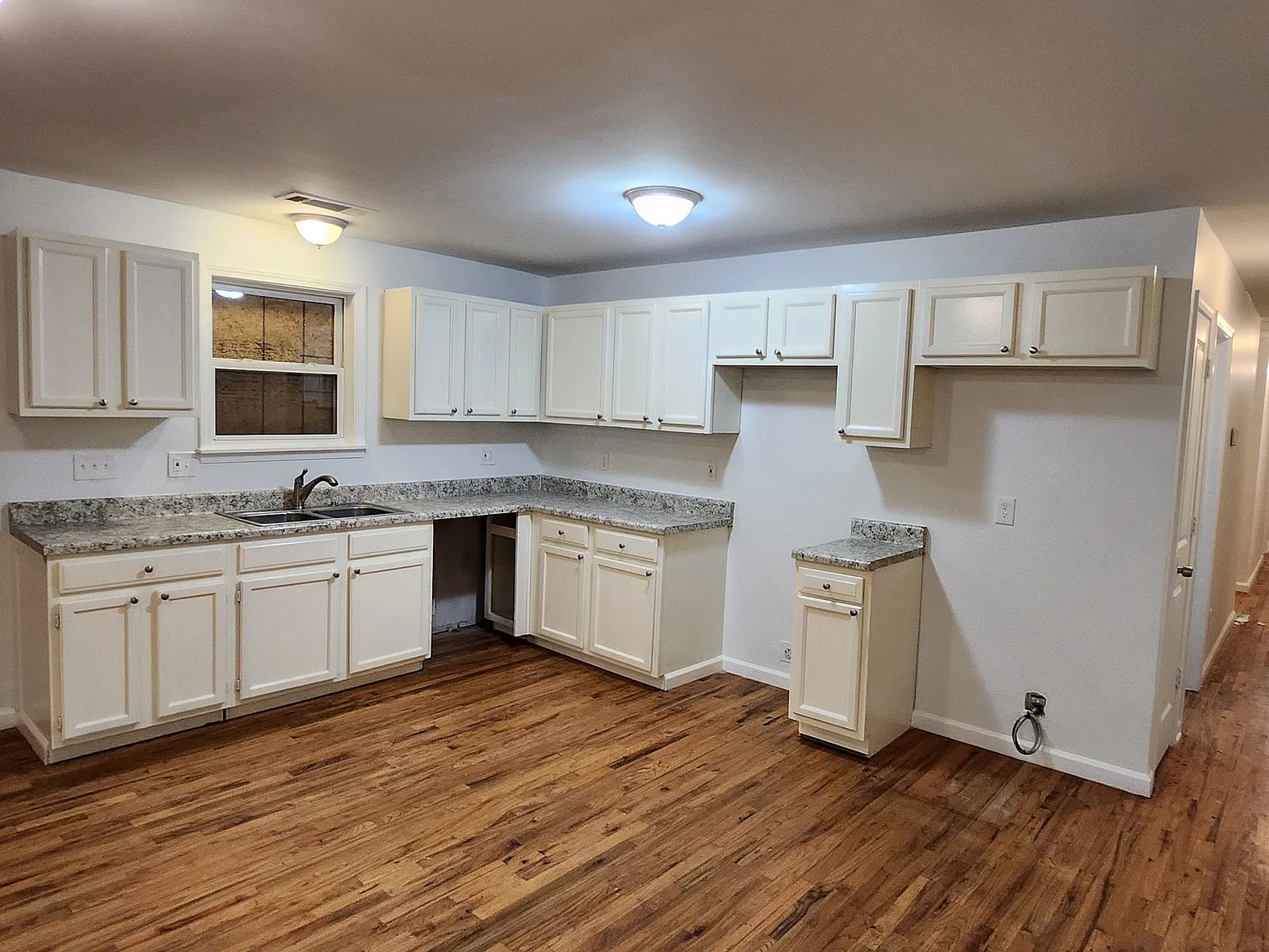 1014 Oakland Dr SW — Photo 3