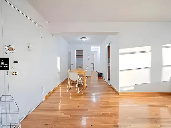 41-25 Kissena Boulevard image 8 of 26