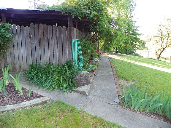 4th image of 802 Parry St