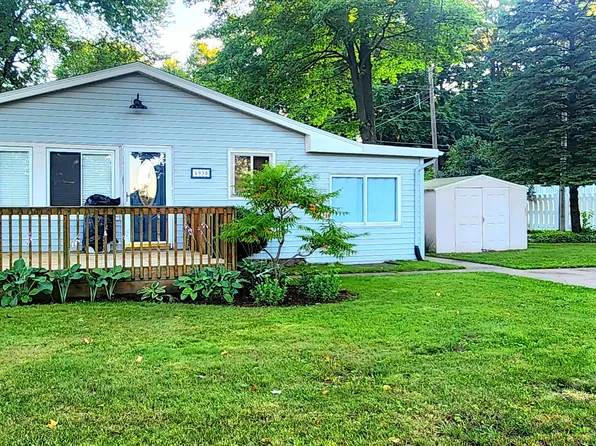 6930 Wildwood Dr, Saranac, MI 48881