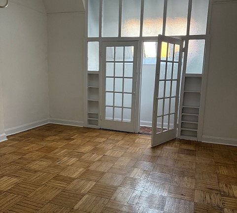 2nd image of 116 W 87th St APT 9