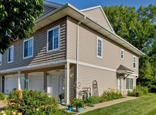 725 W Donovan Ave, Woodstock, IL 60098