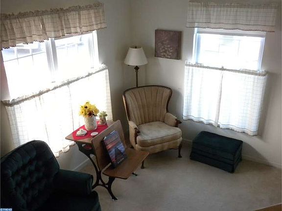 5th image of 434 Sweetman Dr