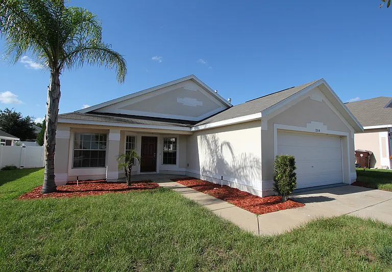 210 Garberia Dr — Photo 1