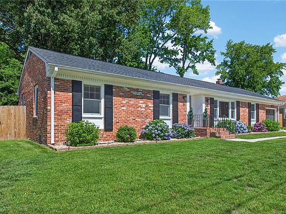 3rd image of 2828 Meadow Dr