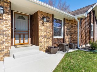 817 E Manchester Dr, Springfield, MO 65810