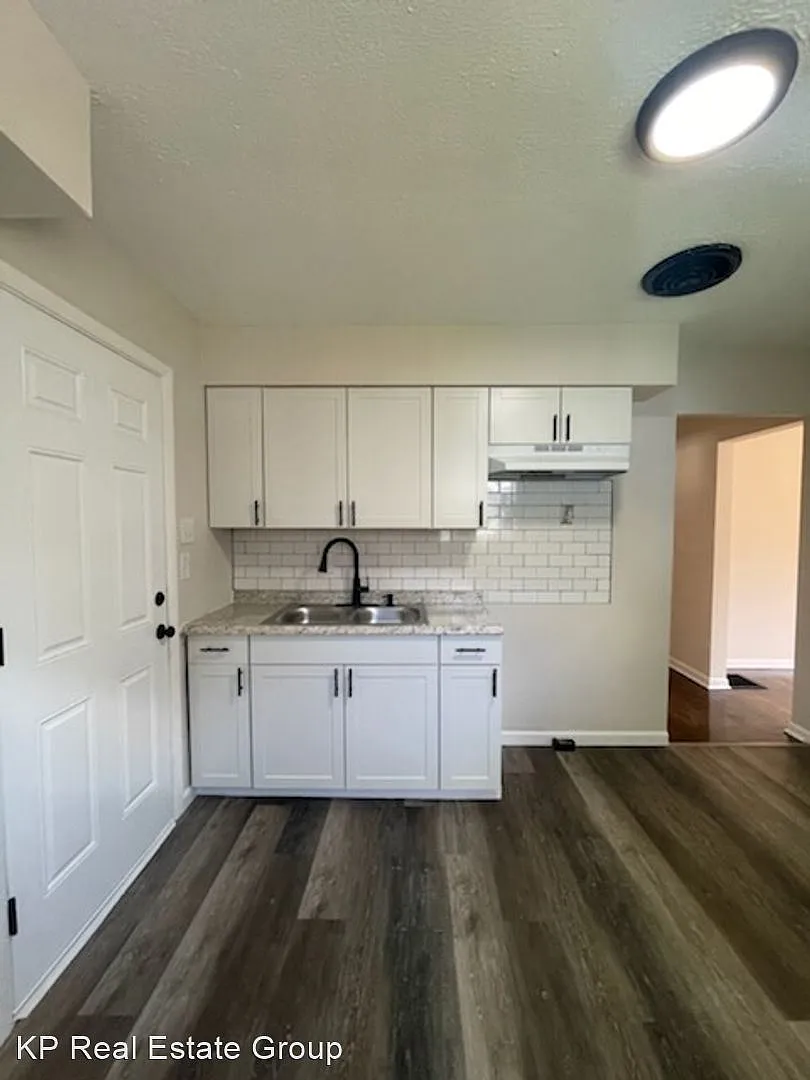 1536 Thomas Ave photo 1