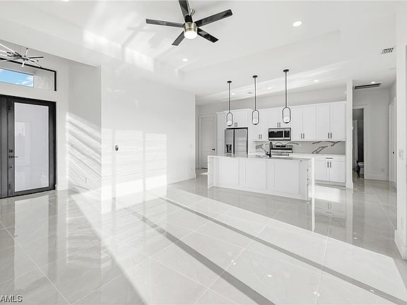5th image of 724 NW 3rd Ave