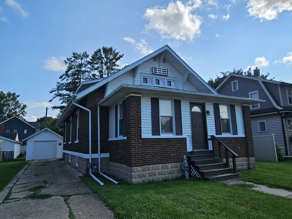 303 W 12th St, Sterling, IL 61081