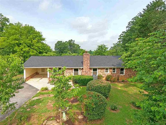 3rd image of 812 Beverly Dr