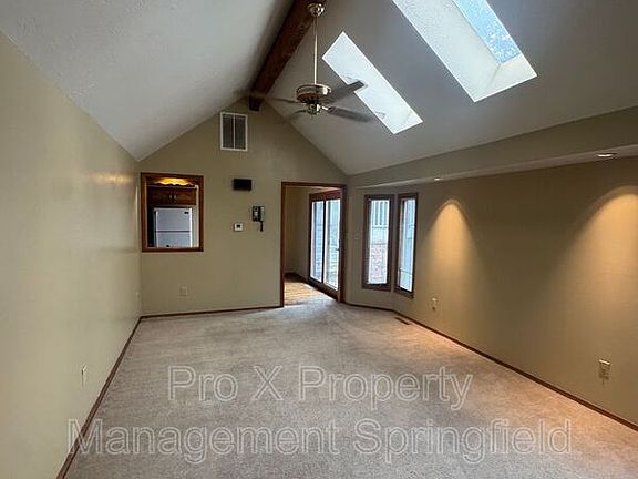 2nd image of 510 E Elm St