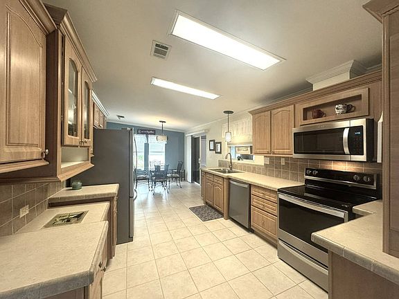 5th image of 9905 Hatteras Ln