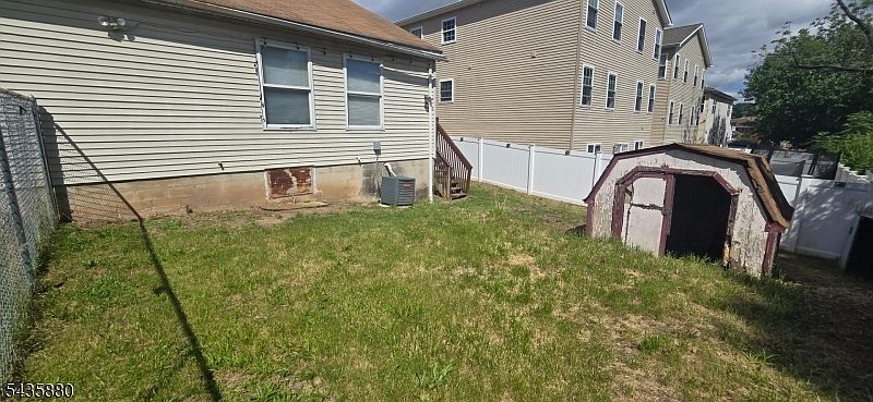 2nd image of 138 Astoria Pl