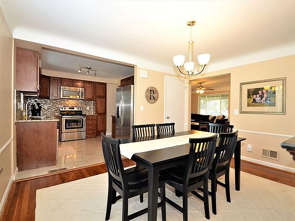 5th image of 2200 Bluegrass Ln