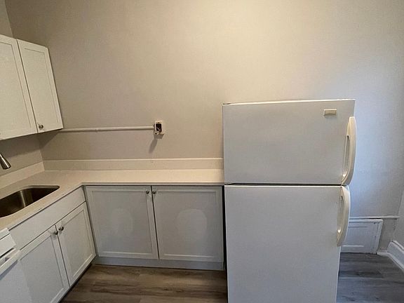 2nd image of 524 Withington St APT 3