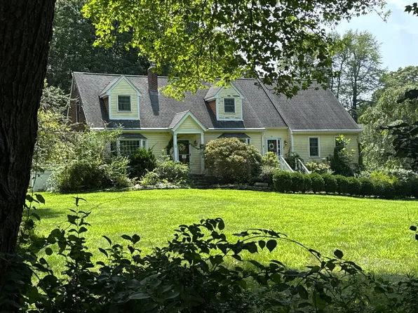 16 Parkwood Dr, Kingston, RI 02881
