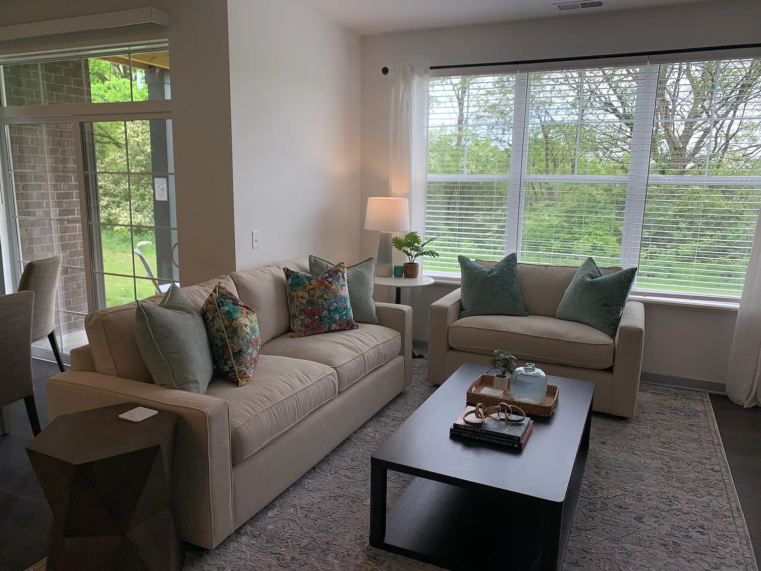 2 bed, 1185 sqft, $5,370 — Photo 1