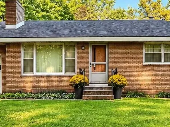 18452 168th Ave, Spring Lake, MI 49456
