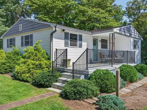 366 Hermitage Rd, Staunton, VA 24401