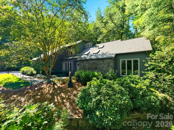 414 Stonecroft Dr SE, Lenoir, NC 28645