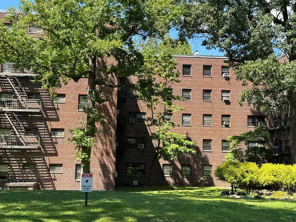 Fairview Ave