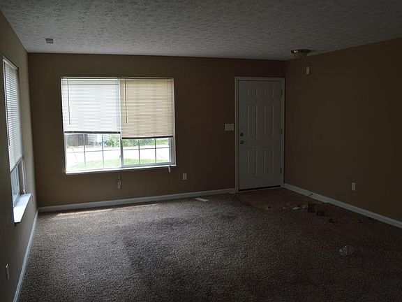 3rd image of 4950 Lewiston Dr