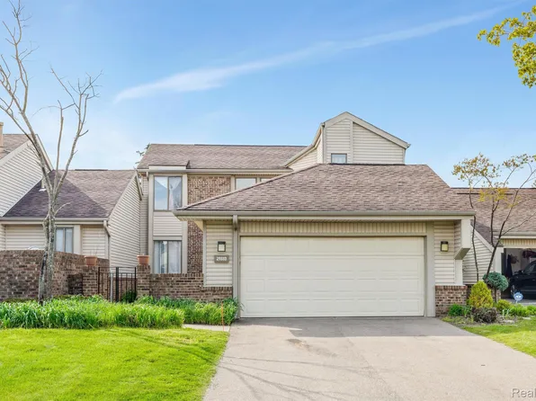 29333 E Chanticleer Dr, Southfield, MI 48034