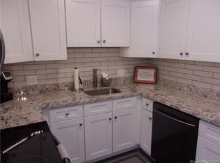 812 Heritage Vlg #A, Southbury, CT 06488