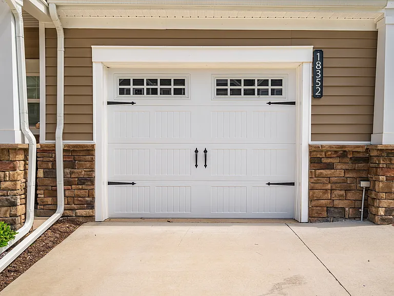18352 Palisades Ct — Photo 52