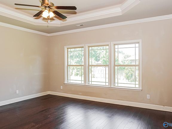 4th image of 402 Mossyleaf Dr