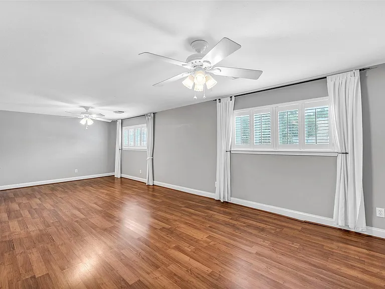 1553 W Sam Houston Pkwy S — Photo 15