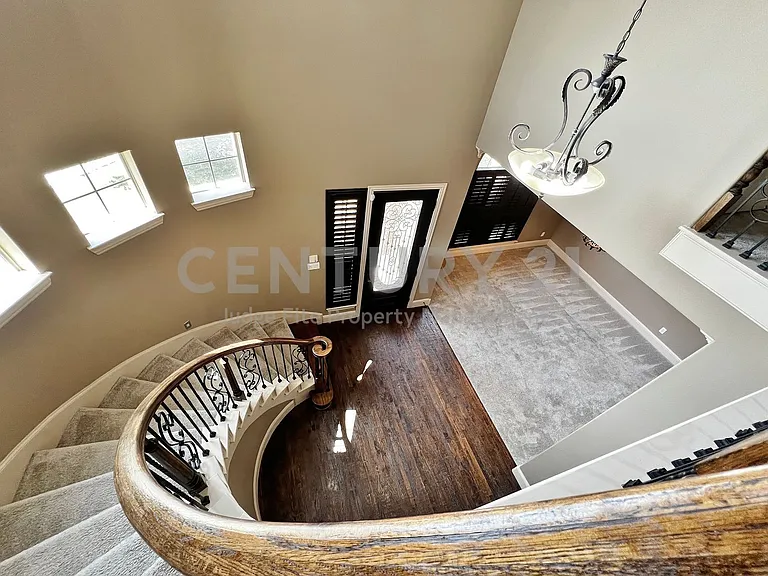 423 San Gabriel Dr — Photo 2