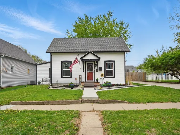 714 E Robinson St, Knoxville, IA 50138