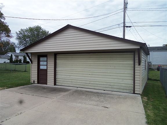 3rd image of 2705 Kellogg Ave
