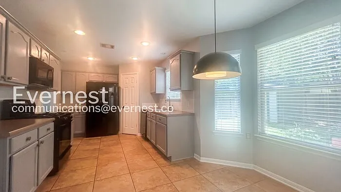 1136 Emmitt Run — Photo 2