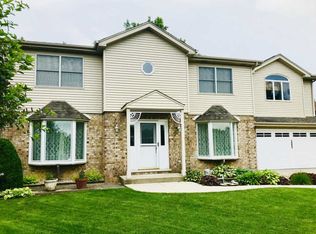 10853 Chaucer Dr, Willow Springs, IL 60480