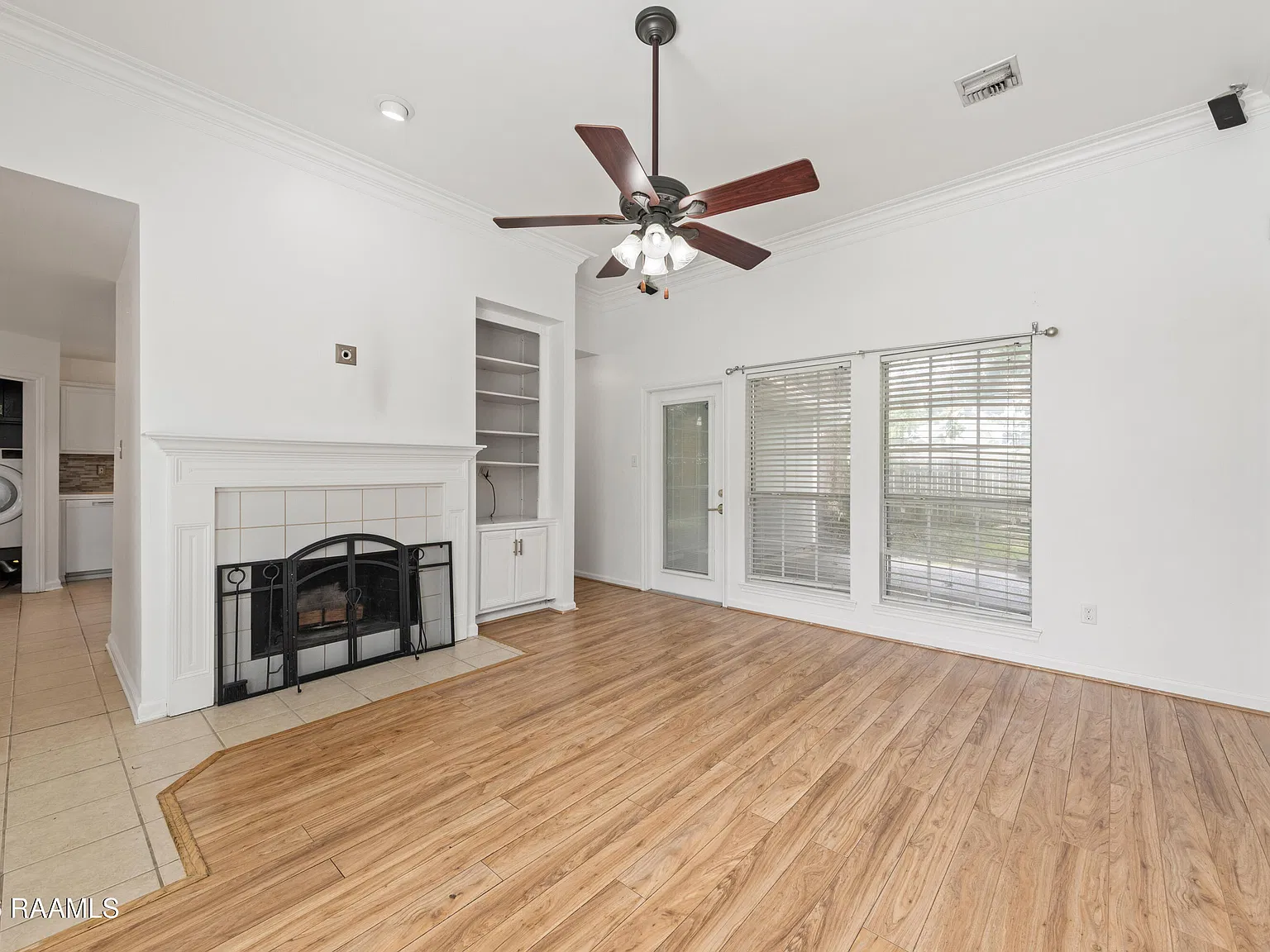 3 bed, 2.0 bath, 1397 sqft, $1,800 — Photo 2