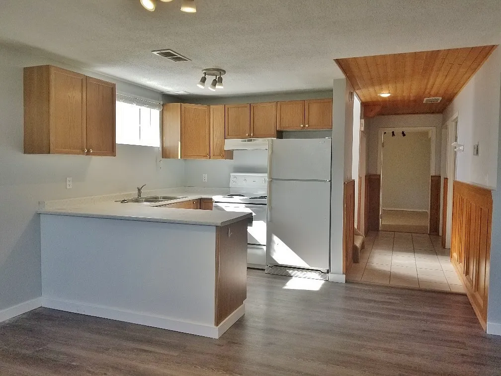 6017 52 Avenue Unit B — Photo 4