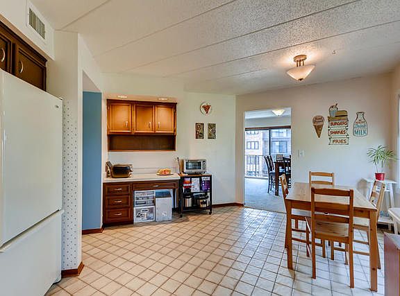 5th image of 901 Center St Unit 406