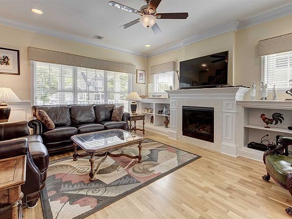 5th image of 171 Stoneleigh Dr