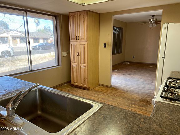 2nd image of 723 E GARNET Avenue