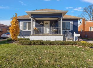 28013 Gladstone St, Saint Clair Shores, MI