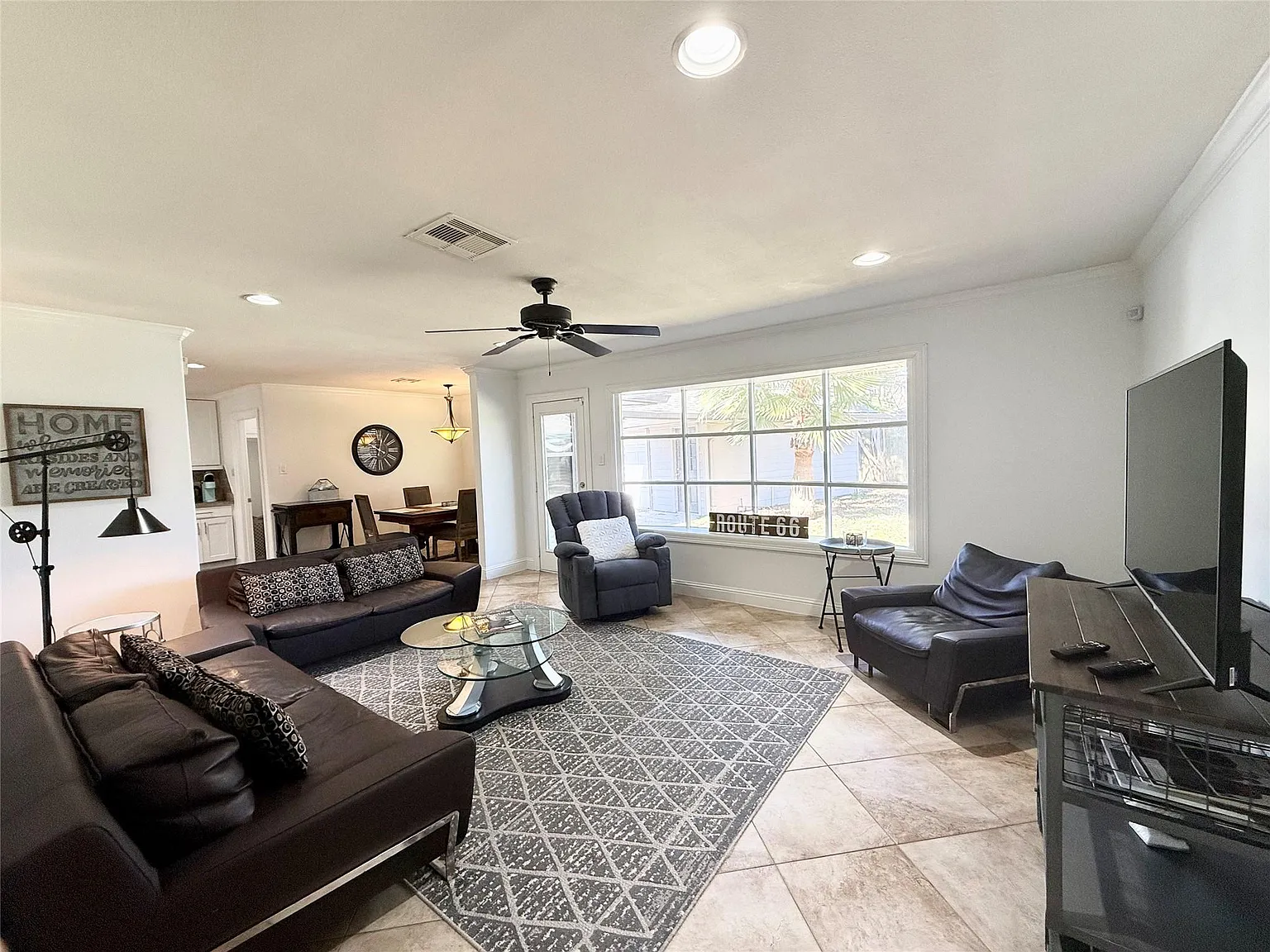 4 bed, 2.0 bath, 2268 sqft, $3,850 — Photo 4