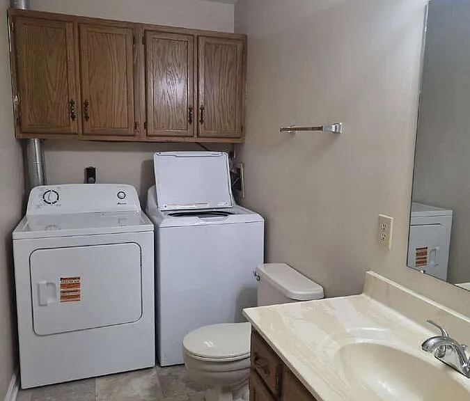 912 College Ave — Photo 10