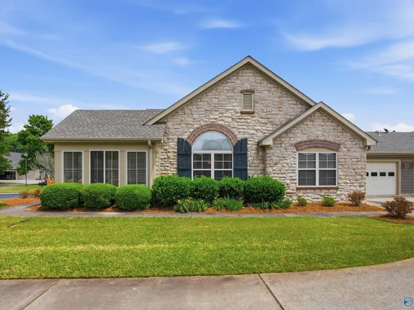 52 Laurel Ln, Brownsboro, AL 35741