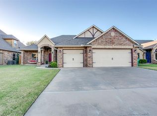2901 Morgan Trace Rd, Yukon, OK 73099