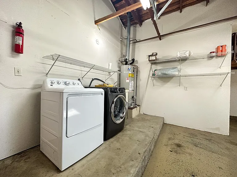 1727 Coralee Dr — Photo 18