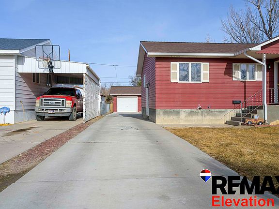 3rd image of 208 N 4th Ave