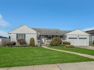 92 Diamond Ave, East Meadow, NY 11554